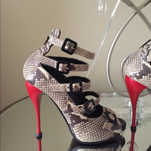 Brand New Giuseppe Zanotti snake skin sandals 38.5